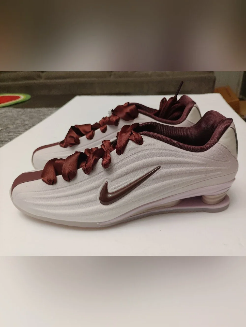 Nike Shox R4 Women’s Burgundy and pink Sneakers brand new